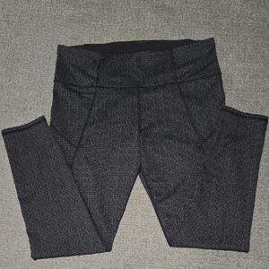 NWT XL Under Armor Black And Gray Printed Leggings